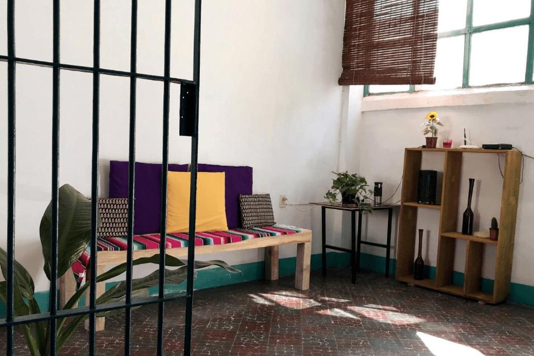 1 Guadalajara Corazon Del Centro Historico Hospedate En Una Casa Antigua En Una Habitacion Sencilla Con Areas Comunes Y Banos Compartidas Екстериор снимка