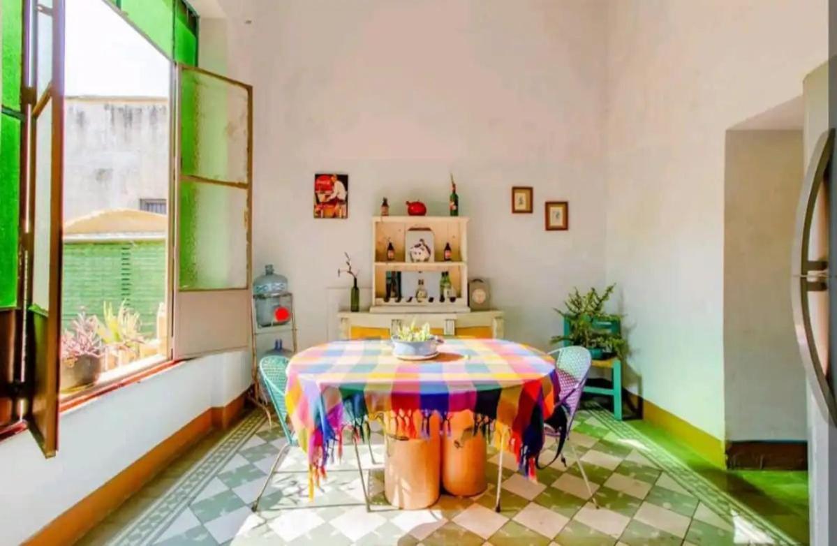 1 Guadalajara Corazon Del Centro Historico Hospedate En Una Casa Antigua En Una Habitacion Sencilla Con Areas Comunes Y Banos Compartidas Екстериор снимка