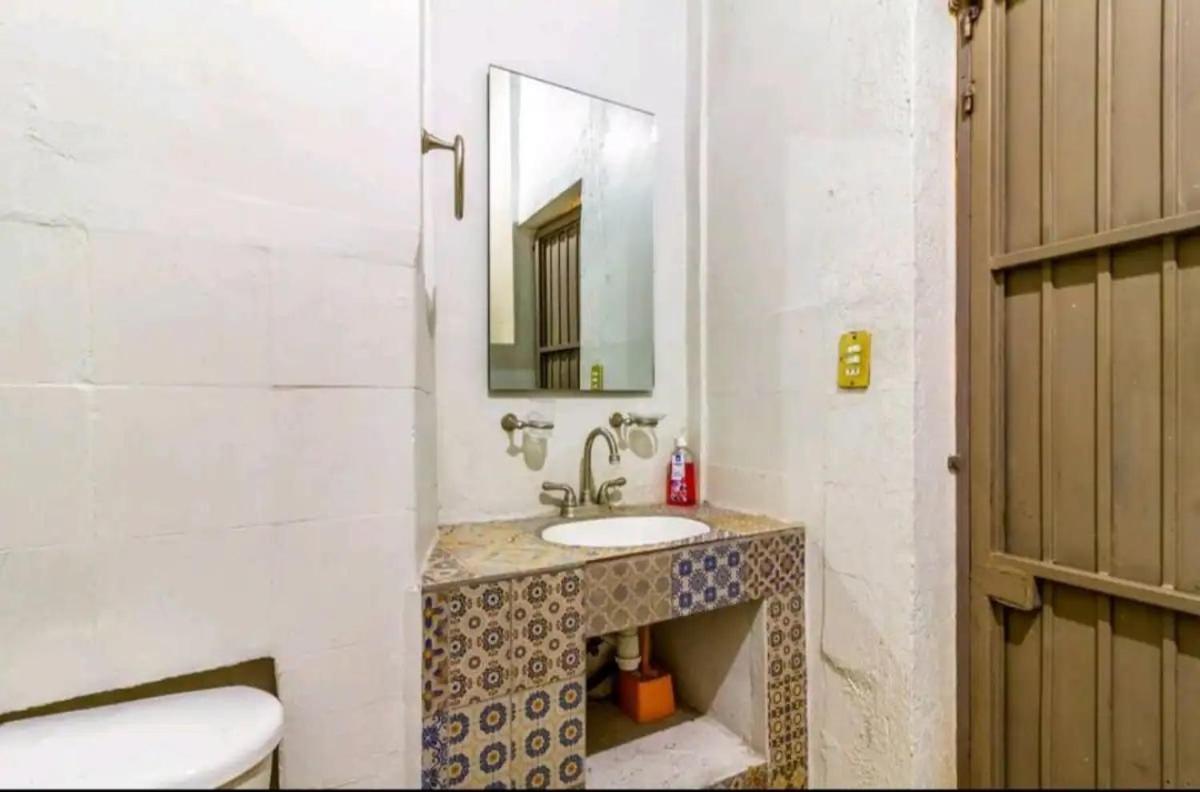 1 Guadalajara Corazon Del Centro Historico Hospedate En Una Casa Antigua En Una Habitacion Sencilla Con Areas Comunes Y Banos Compartidas Екстериор снимка