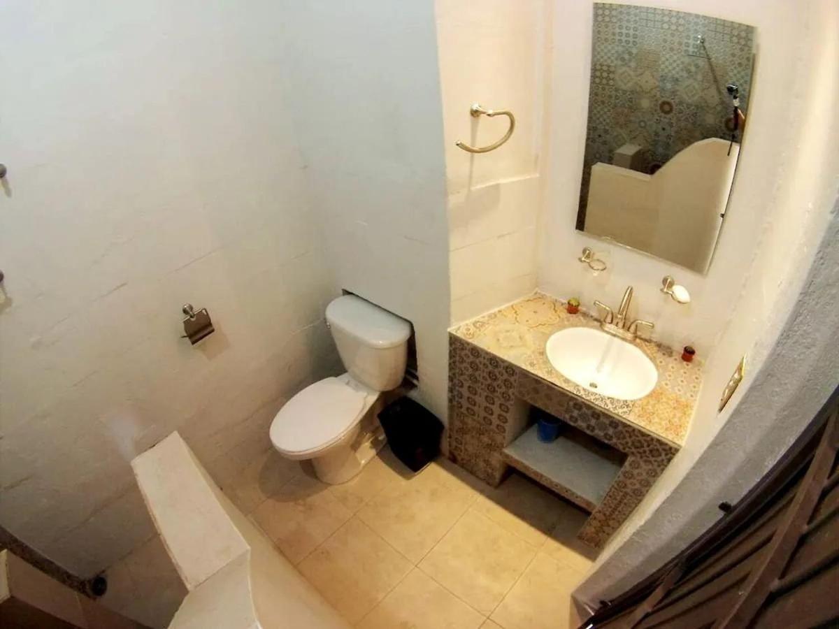 1 Guadalajara Corazon Del Centro Historico Hospedate En Una Casa Antigua En Una Habitacion Sencilla Con Areas Comunes Y Banos Compartidas Екстериор снимка