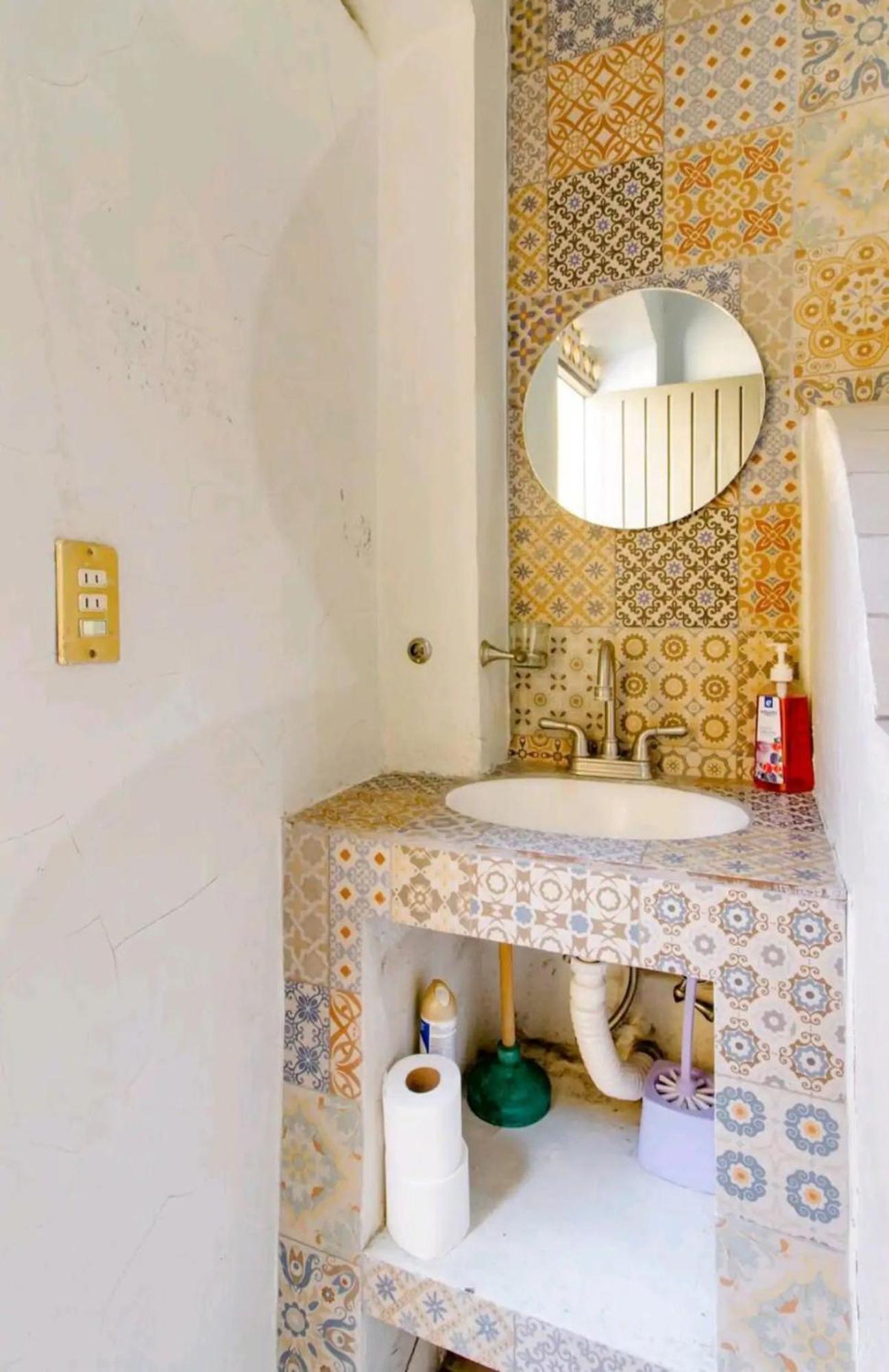 1 Guadalajara Corazon Del Centro Historico Hospedate En Una Casa Antigua En Una Habitacion Sencilla Con Areas Comunes Y Banos Compartidas Екстериор снимка